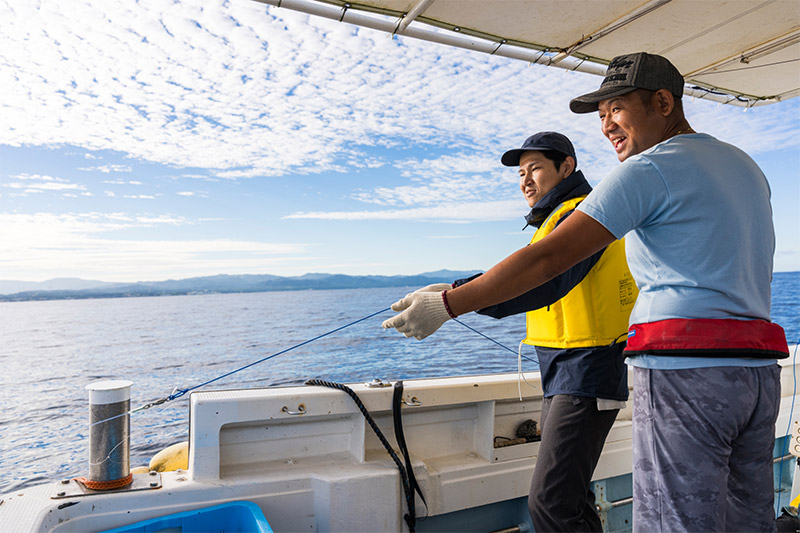 マグロの1本釣り体験の様子